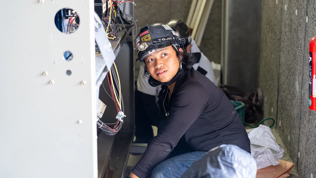 重量物搬入・搬出・据付スタッフ